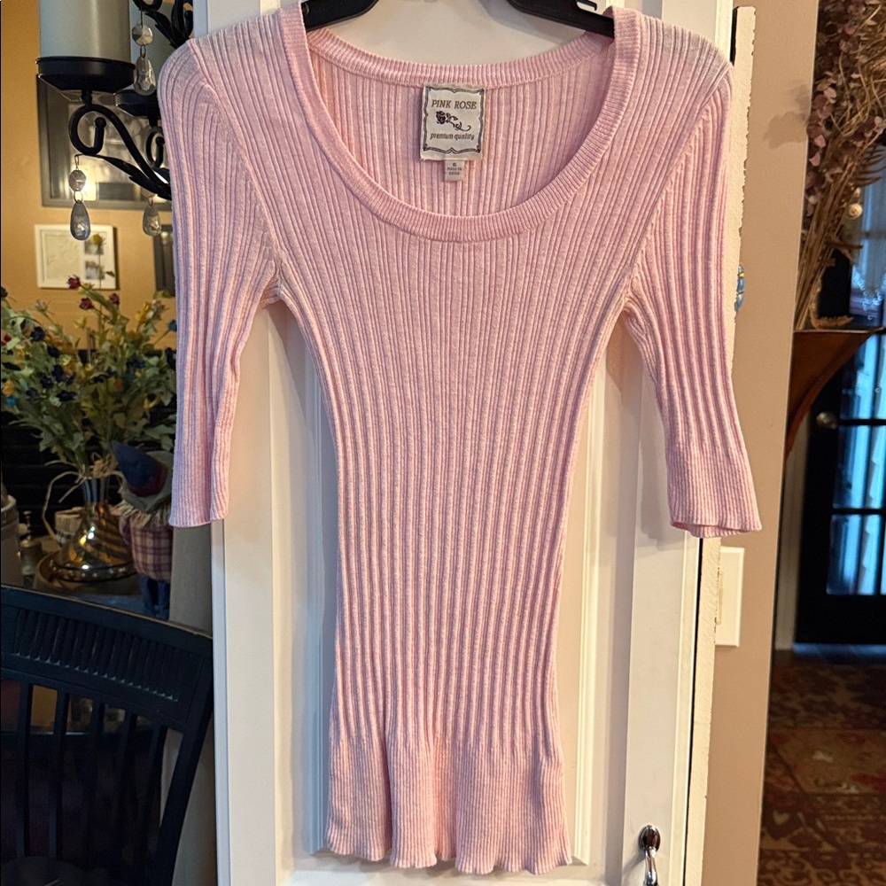 Pink rose Light Pink Ribbed Knit Top
Juniors small! Adorbs